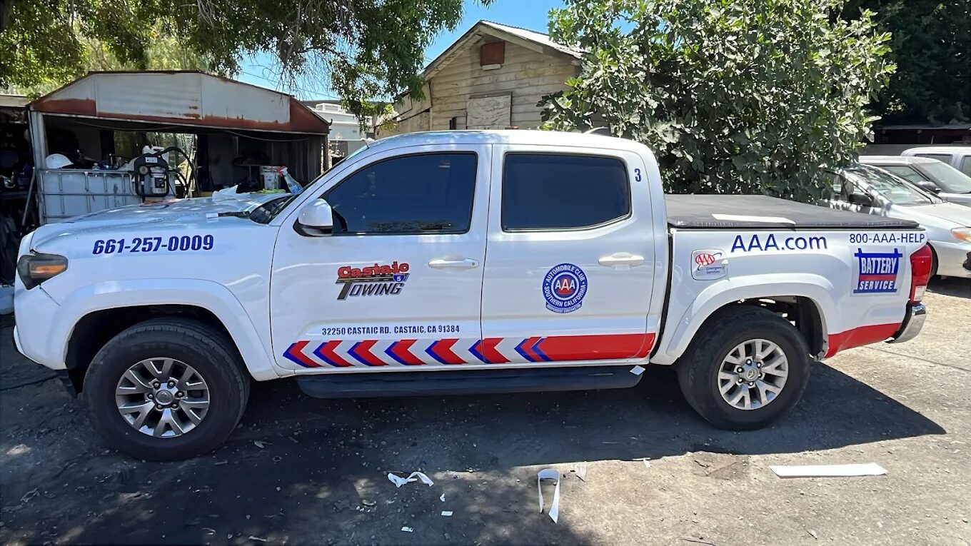 Castaic Towing service truck